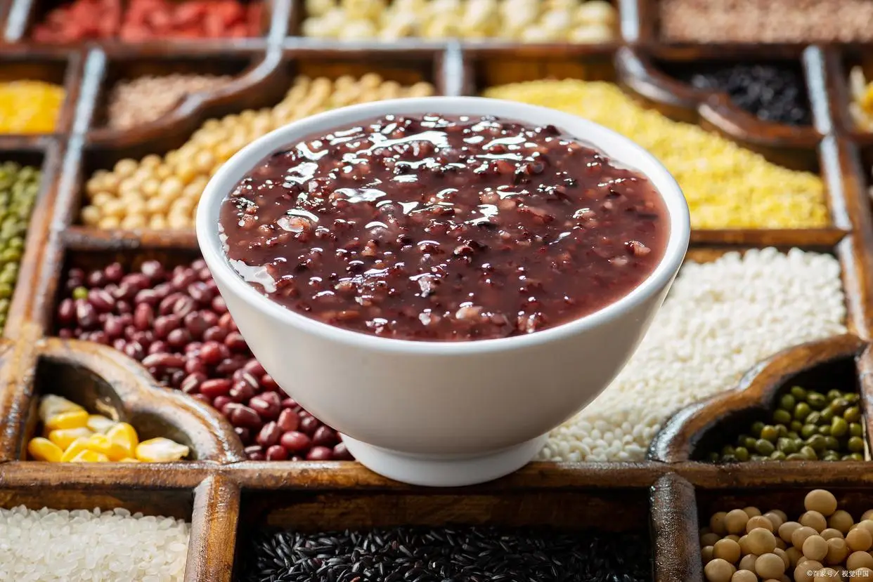 皮蛋瘦肉粥/黑米粥/五谷粥